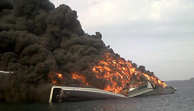 Ilustrasi kapal Terbakar